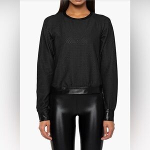 Koral - Long sleeve black workout top